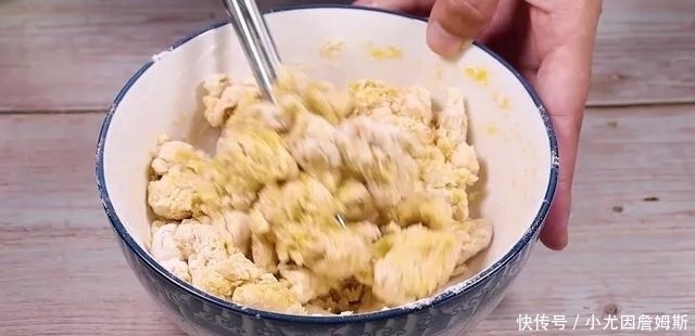 甜甜|甜甜圈最简单做法,不用烤箱不油炸,补钙好消化,比面包还好吃