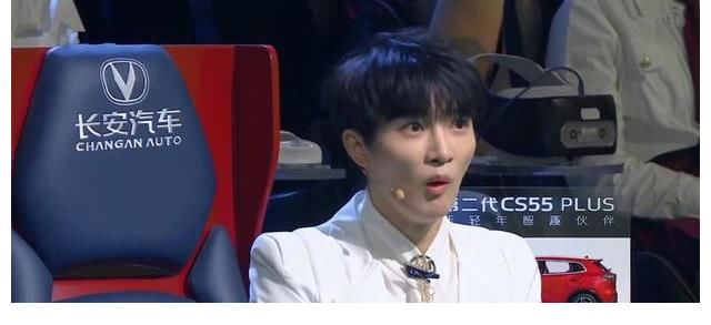 偶像周深參加《2060》錄制現(xiàn)場(chǎng)，粉絲當(dāng)場(chǎng)表白，高情商回應(yīng)引熱議