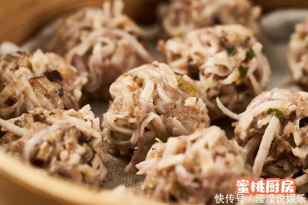 芋头换个蒸法,好吃10倍,一拌一蒸就搞定,超省心!