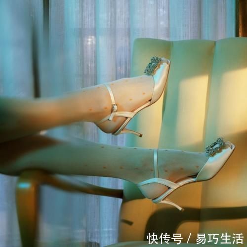 来袭|伊丽莎白女王的挚爱RV高跟鞋,百年历史的鞋子超美新品来袭