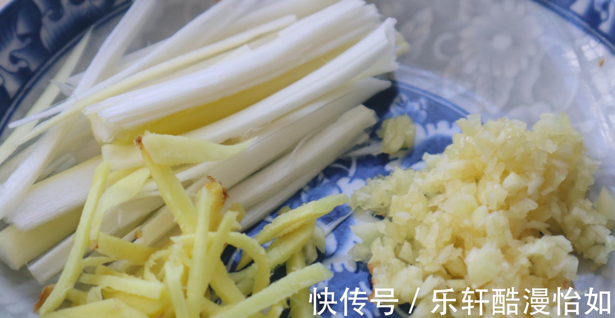 羊脊骨|花了两小时烤的排骨，一出烤箱就抢光，外焦里嫩真馋人，做法简单
