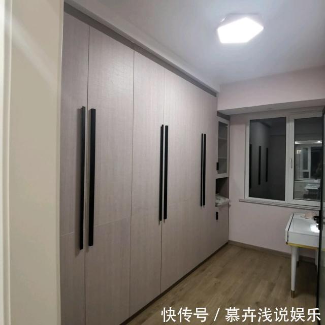 石膏线|新房正在通风中,提前晒晒,入户鞋柜很实用,电视墙漂亮又大气