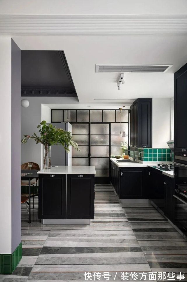 复古风|121平新房,复古风的设计,绿色的点缀,装饰出高雅格调