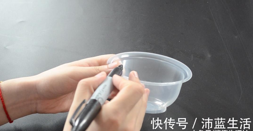 废物|圆形打包盒别扔了, 改造一下, 放在卫生间里有大用处, 省钱又实用