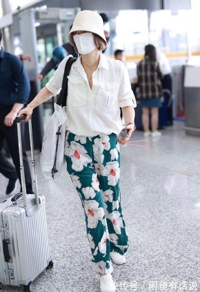 时髦|马伊琍真不讲究,奶奶辈喜欢的“花裤子”也穿出门,看着还挺时髦