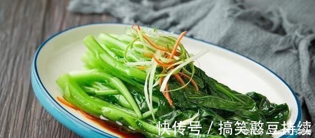 夏天炒青菜，别直接下锅，焯水也不对，记住这两点，翠绿不出水！