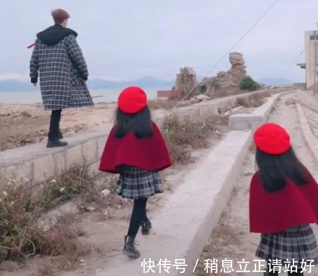 双胞胎女儿|奶爸带双胞胎女儿回农村过年,耍酷成了拜年,果然是帅不过三秒