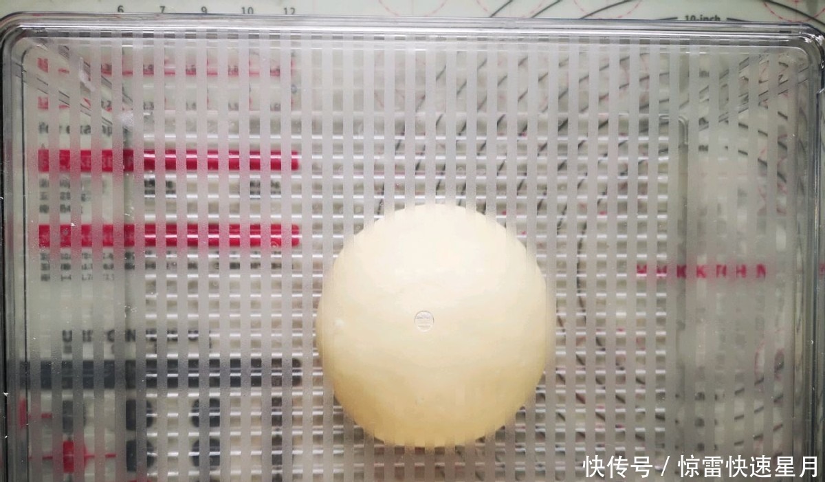 这款蛋黄肉松面包,柔软又香甜,吃过的人都说好!