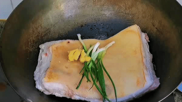 脆皮|用了5顿酒,换来了脆皮五花肉的制作秘方