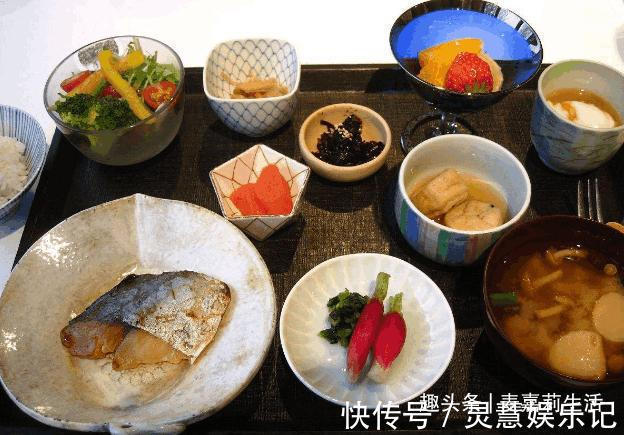 喝水|7个减肥“秘诀”:早上2坚持,晚上2绝对,吃饭3基本