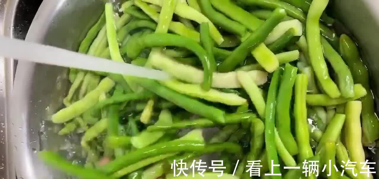 厨师教你做豆角猪肉馅包子,过程详细通俗易懂,松软香甜皮薄馅大