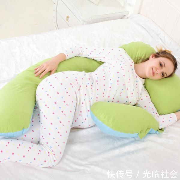 反击|大妈公交逼孕妇让座无果,诅咒“孩子早晚得掉”,孕妇反击太漂亮