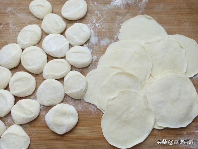 搅拌均匀|韭菜怎么搭配才好吃？分享5种不同的做法，鲜香又美味，老少皆宜