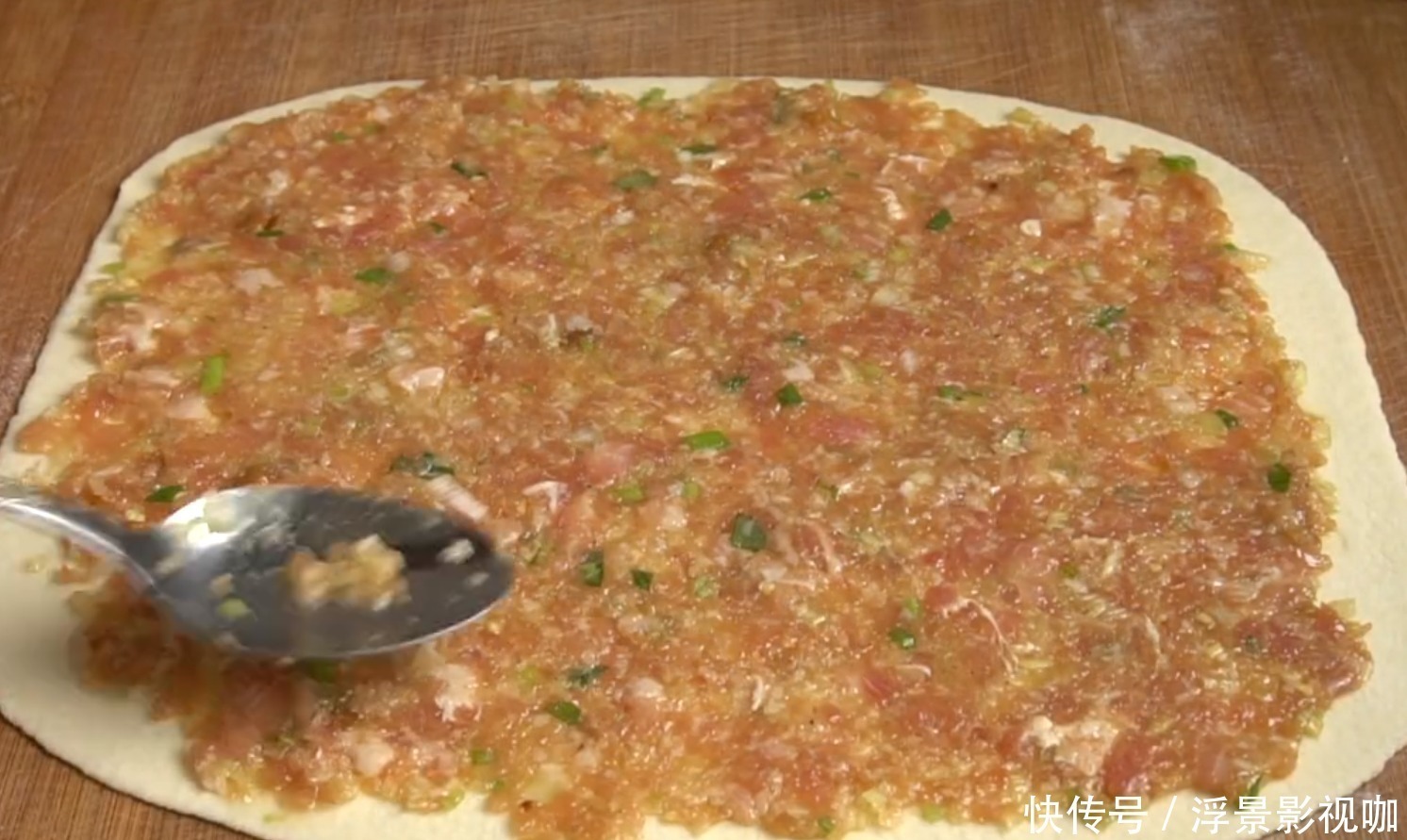 不会做包子没关系,老左教你懒人做法,双手一折一卷,比包子还香