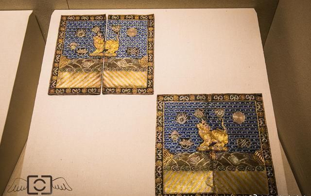 错误|电视剧中太多错误,这才是真正清朝人的衣服,实拍满族服饰展