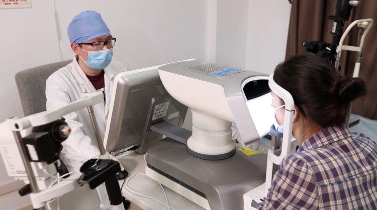 眼液|你所种草的“洗眼睛”真能洗出脏东西？专家：小心“洗眼”反致干眼症