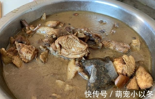 媳妇带孩子回娘家，丈母娘做了一大桌子硬菜，女婿：明天我们还来