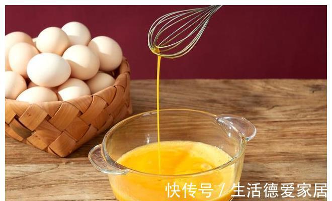 炒鸡蛋时，多加2味，鸡蛋松散软嫩，不硬更好吃