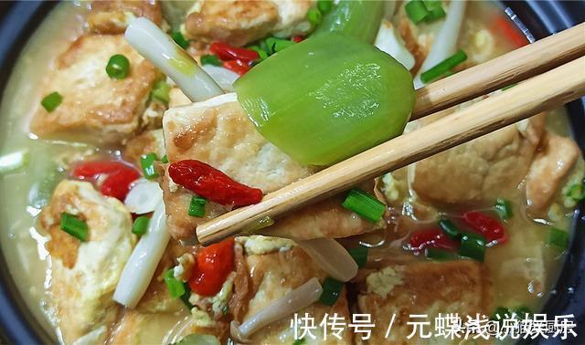 金黄色|5元钱做出的“丝瓜烧豆腐”，很适合热天吃，做法超级简单