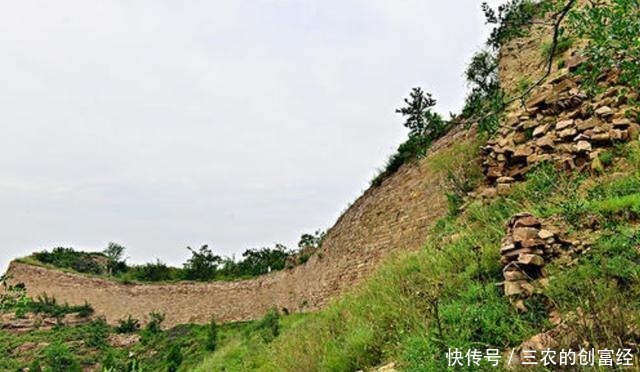 本是华夏第一石城，岁月却让这里变成了废墟，现只有老人留守此地！