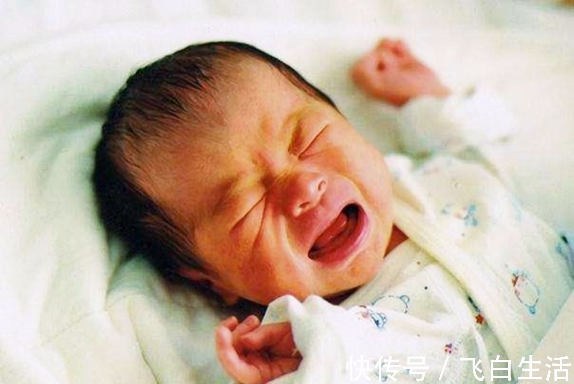 睡着|宝宝睡觉后的这些小动作，可能是体质较差，妈妈要及时“挽救”