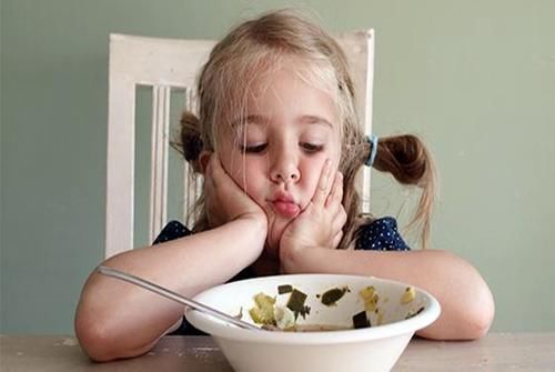 牙齿|孩子乳牙掉了,父母先别急着扔,医生苦口婆心:没准能救孩子一命