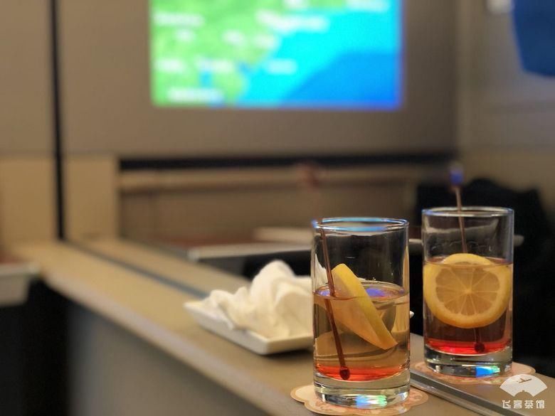 中年|拔草东航豪华头等舱传说中的丘比特大床房,飞行体验究竟如何