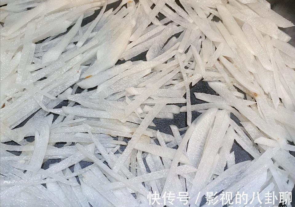 秋冬季节养生，建议多吃白萝卜，教你一个新做法，健康安稳过秋冬