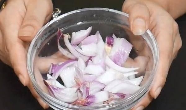 妙用|把花露水倒在洋葱上,这妙用花钱都买不到,省钱又实用