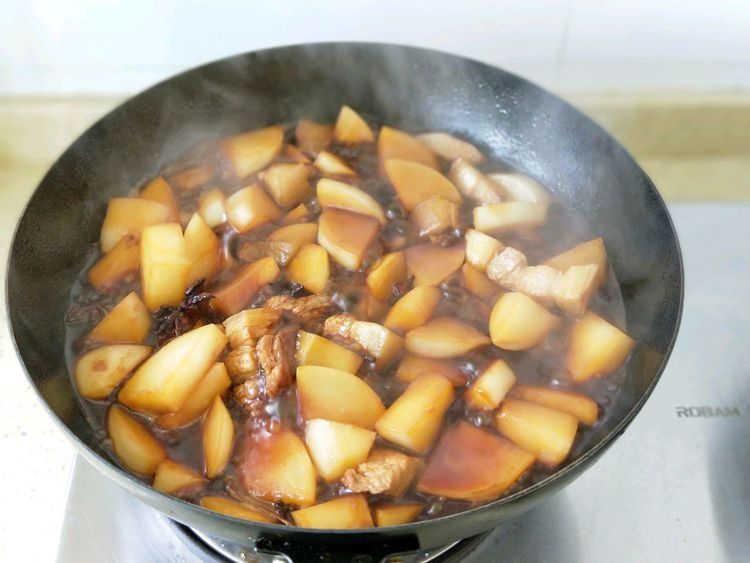 冬天多吃白萝卜，和肉一起炖，鲜美可口不油腻，家人都爱吃