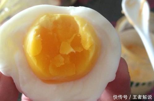 鸡蛋|煮鸡蛋,壳难剥?教你一个好方法,不用凉水激,也能轻松剥壳