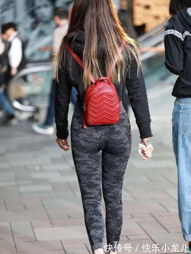 搭配 超时髦的打底裤穿搭,才能减少刻板感觉,简约靓丽