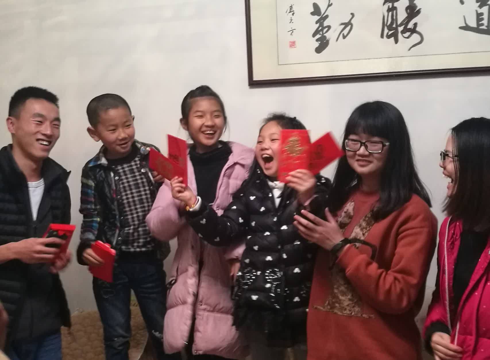 大红包|初二大舅哥给我娃5000压岁钱,他家2个娃怎么给?网友的回答亮了