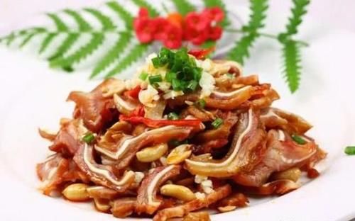 美食推荐：川味红烧鸭，油爆河虾，干锅肥肠，麻辣耳丝的做法