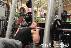 双杠臂|同样是练胸,一个卧推一个夹胸,差距有多大