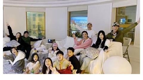 《爸爸去哪儿5》三个家庭重聚孩子们一转眼都长大了爸爸们依旧帅气