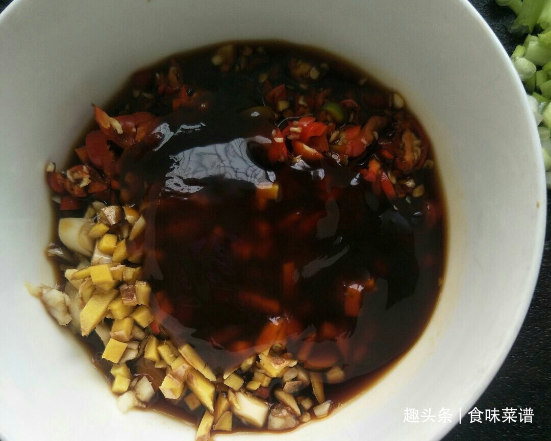 饭店的凉拌皮蛋为什么好吃秘诀就在于调料汁，不腥不涩美味翻倍