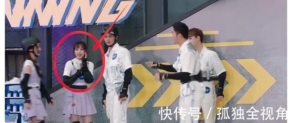 牙疼|被大球砸到牙疼,宋雨琦却慌张抚摸下巴,看清下巴形状我明白了