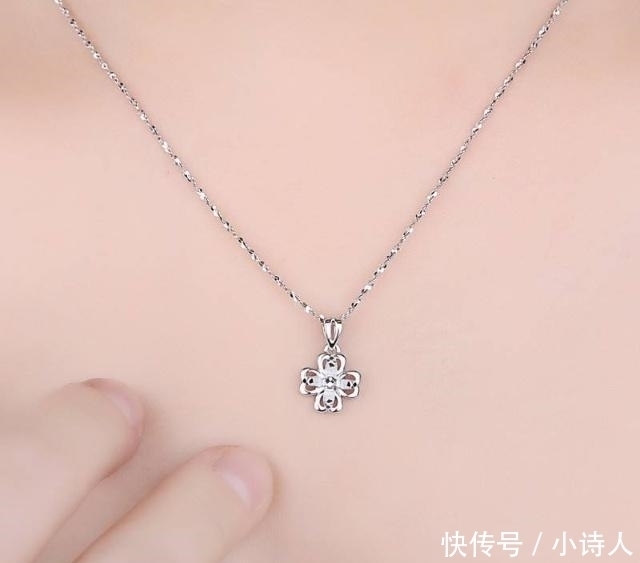 买首饰时,挑“黄金”好还是“白金”好?听完柜姐分析,你就懂了