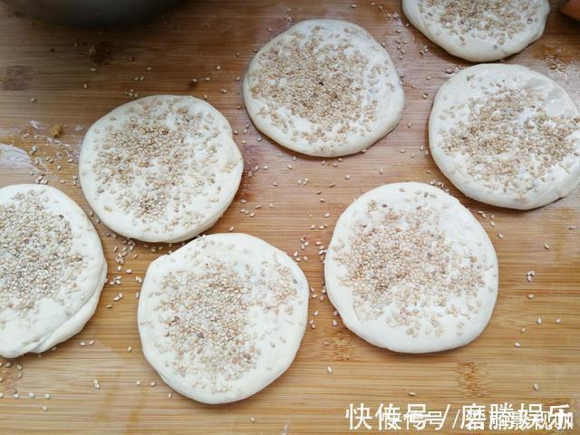 想吃|想吃烧饼不用买，没有烤箱也能做，煎一煎凉了也不发硬