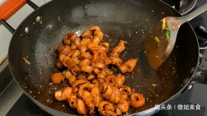 猪皮如此吃才叫香，我家隔三差五做来吃，麻辣爽口，好吃的停不下