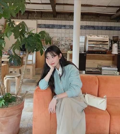 衬衫 + 衬衫，衬衫 + 薄外套，今春照着穿，稳赢