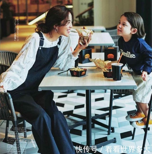 协调感 女人上年纪不做“黄脸婆”,学日本主妇穿衬衫+阔腿裤,时髦高级!