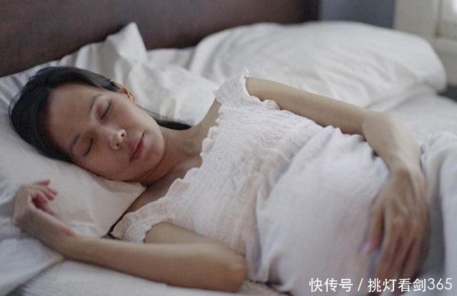胎儿喜欢在2个时间点睡觉,对身体发育好,孕妈尽量别打扰