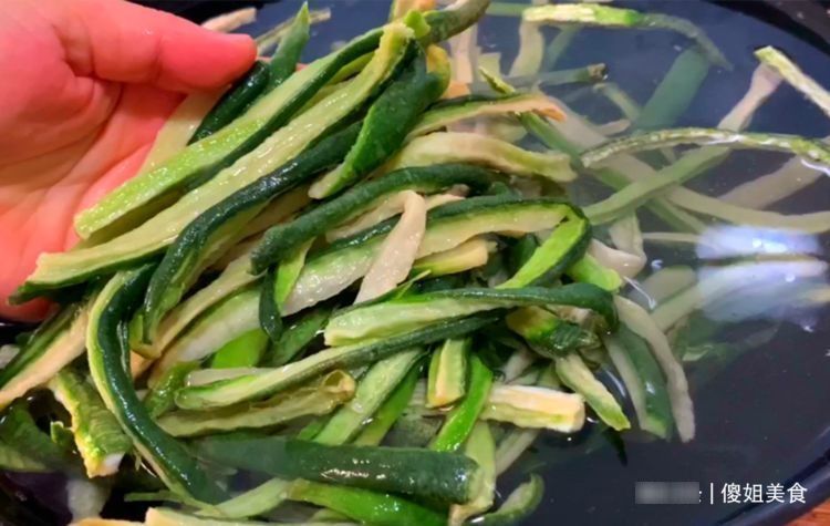 萝卜|腌萝卜,万不可用白糖和米醋了,加它,萝卜鲜脆可口,放半年不坏