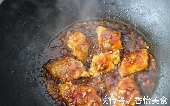 油炸|油煎带鱼用淀粉还是面粉？想要外酥里嫩就用它，颜值高又香喷喷