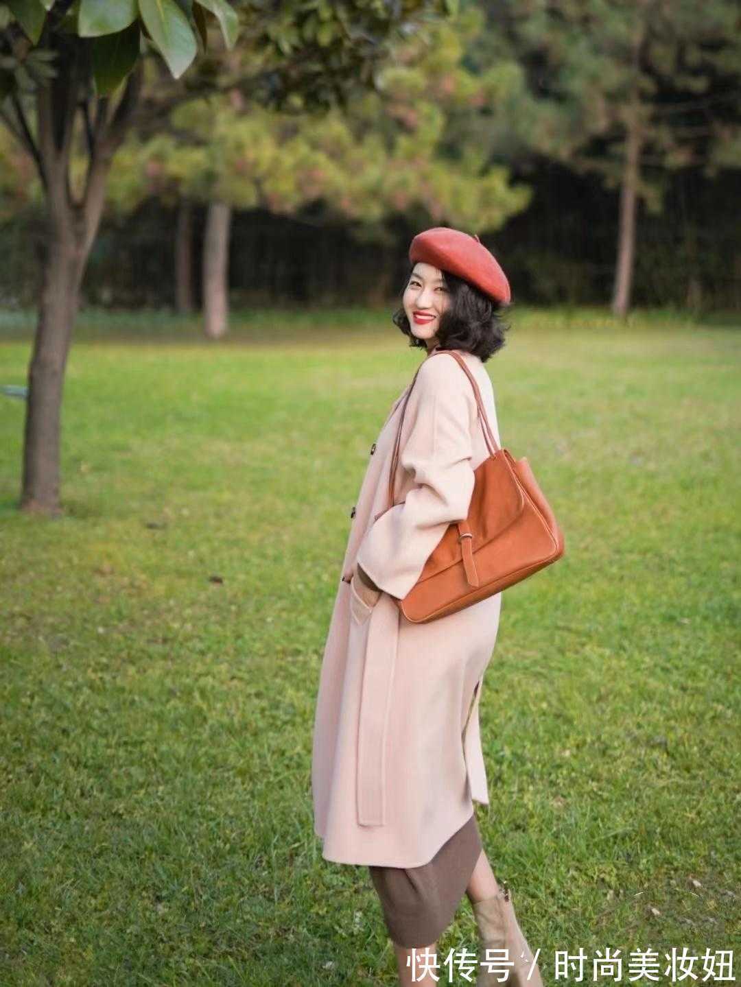 驼色 超显气质的“撞色”穿搭,每一套都很复古优雅,适合40岁女人