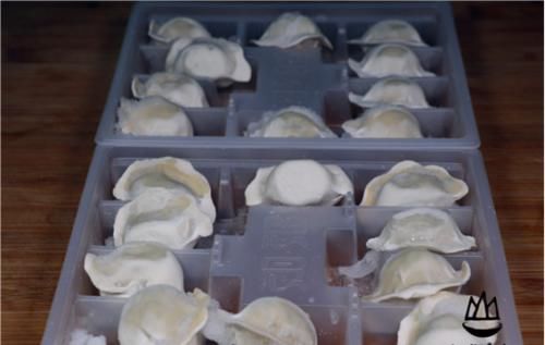 速冻|煮速冻饺子时，冷水和热水下锅都不对！教你正确做法，不破不粘锅