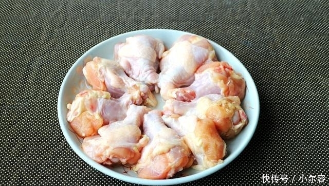 别买了,睡前腌上第二天做,这鸡腿做法简单,干净卫生