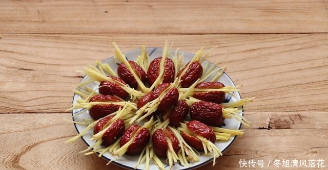 年夜饭必不可少的一道菜“金丝蒸枣”,寓意财源滚滚,长寿健康